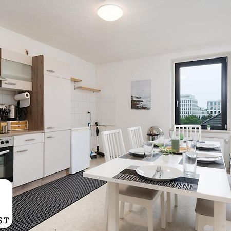 Einfach Aber Sehr Komfortabel - Wohnung Fuer 6 Personen - 2Xwc - Grupen, Messe, Monteure, Studenten - Voll Ausgestattet - 6 Betten 140X200Cm Hochwertig, 3 Smart-Tv 55 Zoll Netflix, 1000 Mbit Wlan, Voll Ausgestattete Kueche ดุยส์บูร์ก ภายนอก รูปภาพ