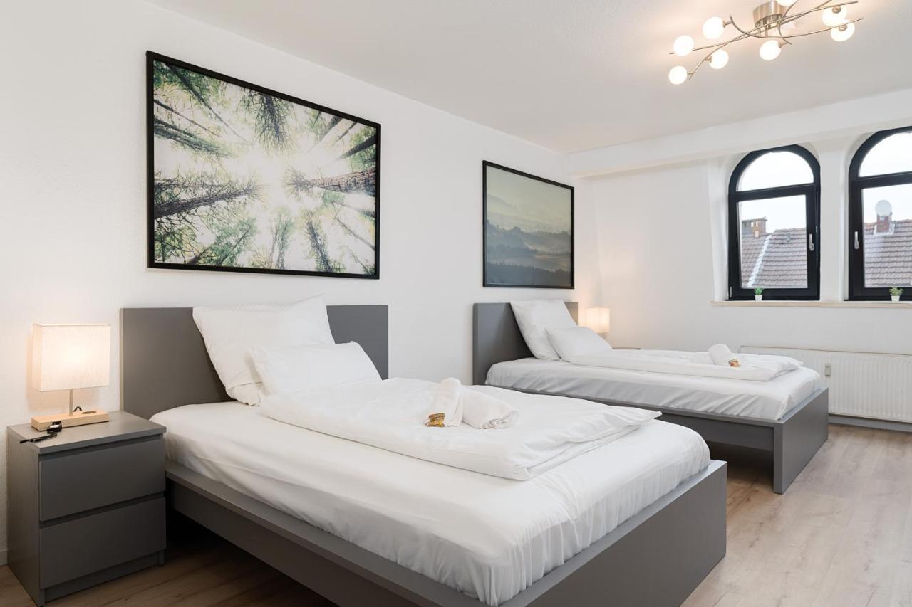 Einfach Aber Sehr Komfortabel - Wohnung Fuer 6 Personen - 2Xwc - Grupen, Messe, Monteure, Studenten - Voll Ausgestattet - 6 Betten 140X200Cm Hochwertig, 3 Smart-Tv 55 Zoll Netflix, 1000 Mbit Wlan, Voll Ausgestattete Kueche ดุยส์บูร์ก ภายนอก รูปภาพ
