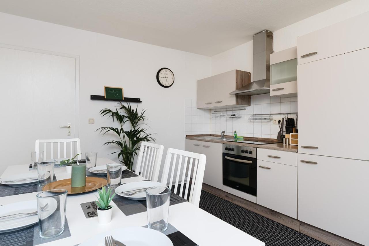 Einfach Aber Sehr Komfortabel - Wohnung Fuer 6 Personen - 2Xwc - Grupen, Messe, Monteure, Studenten - Voll Ausgestattet - 6 Betten 140X200Cm Hochwertig, 3 Smart-Tv 55 Zoll Netflix, 1000 Mbit Wlan, Voll Ausgestattete Kueche ดุยส์บูร์ก ภายนอก รูปภาพ