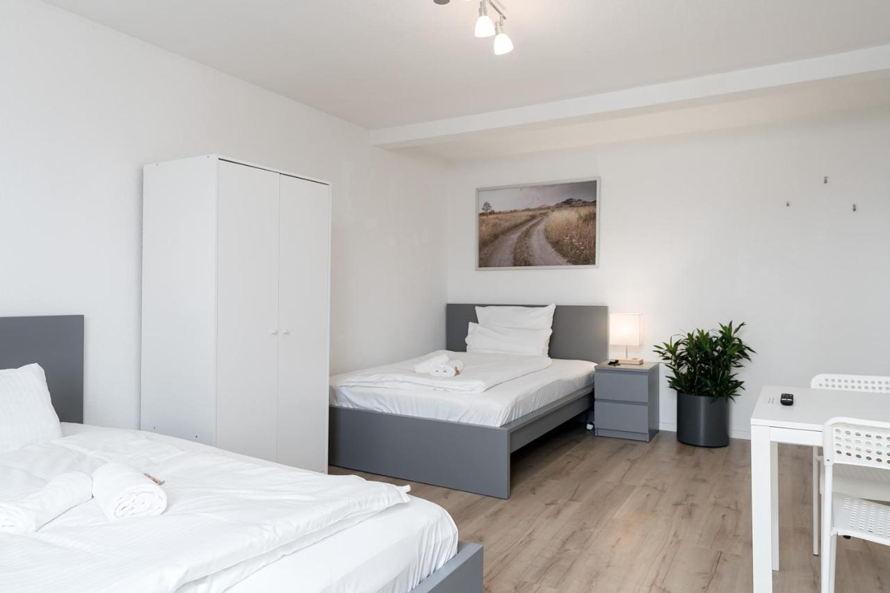 Einfach Aber Sehr Komfortabel - Wohnung Fuer 6 Personen - 2Xwc - Grupen, Messe, Monteure, Studenten - Voll Ausgestattet - 6 Betten 140X200Cm Hochwertig, 3 Smart-Tv 55 Zoll Netflix, 1000 Mbit Wlan, Voll Ausgestattete Kueche ดุยส์บูร์ก ภายนอก รูปภาพ