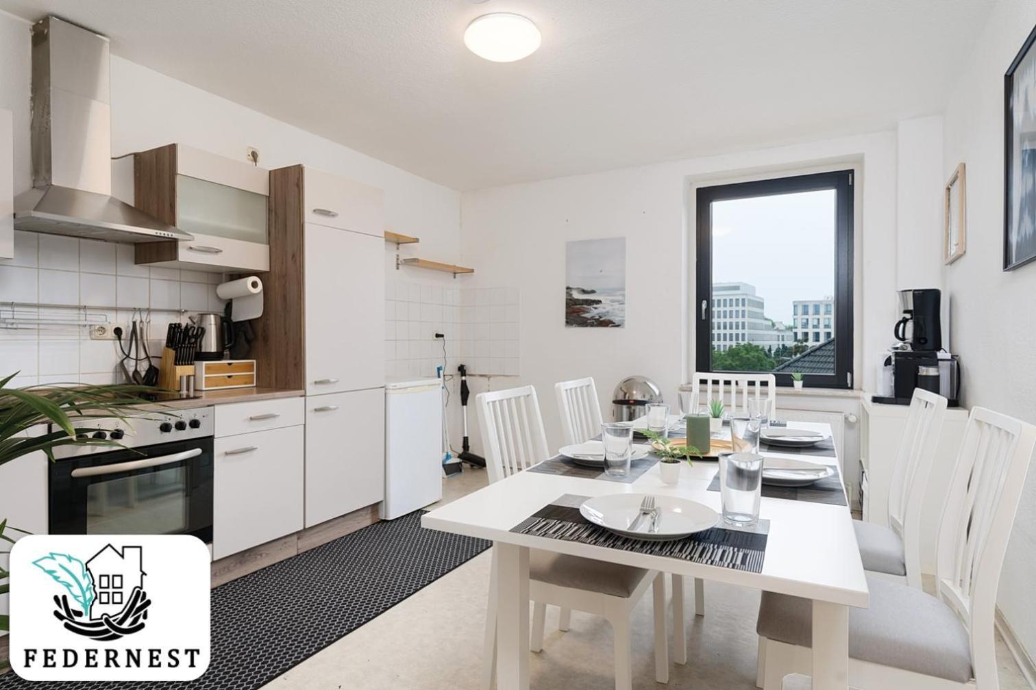 Einfach Aber Sehr Komfortabel - Wohnung Fuer 6 Personen - 2Xwc - Grupen, Messe, Monteure, Studenten - Voll Ausgestattet - 6 Betten 140X200Cm Hochwertig, 3 Smart-Tv 55 Zoll Netflix, 1000 Mbit Wlan, Voll Ausgestattete Kueche ดุยส์บูร์ก ภายนอก รูปภาพ